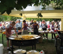 526884_590211007692233_1795630114_n